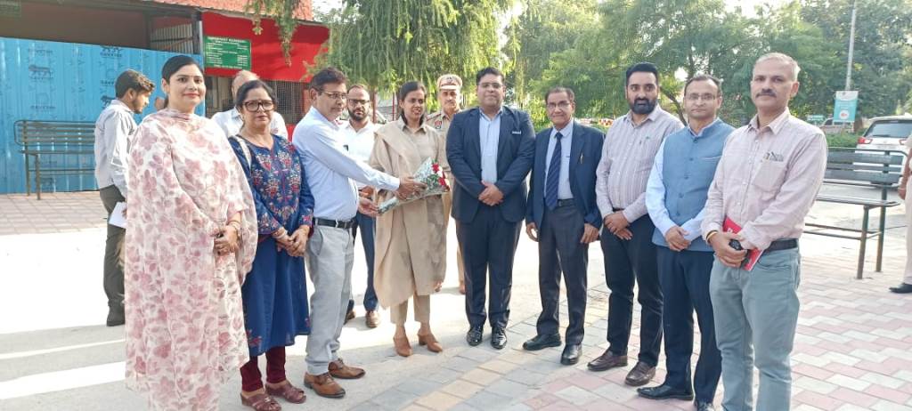 Sonalika donates 12 ambulances to Punjab Health System Health facilities will be further strengthened